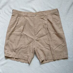JosA Bank Traveller Collection Shorts Mens 44 Beige Linen Pleated Golf Outdoor